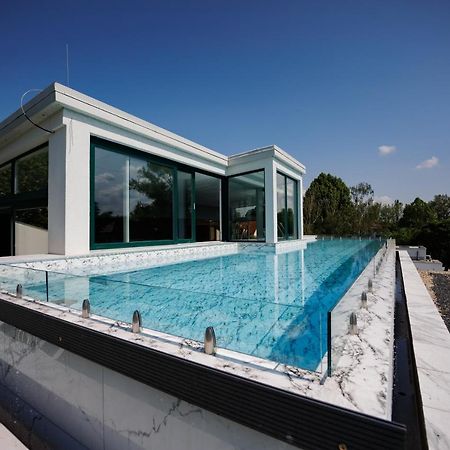 Villa Bauhaus Wellness Apartments 207 - Petiteplage Siófok Zewnętrze zdjęcie