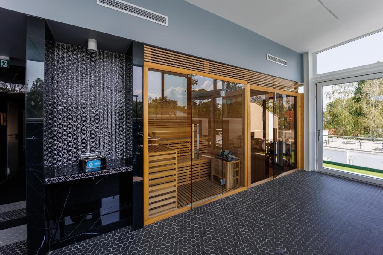 Villa Bauhaus Wellness Apartments 207 - Petiteplage Siófok Zewnętrze zdjęcie