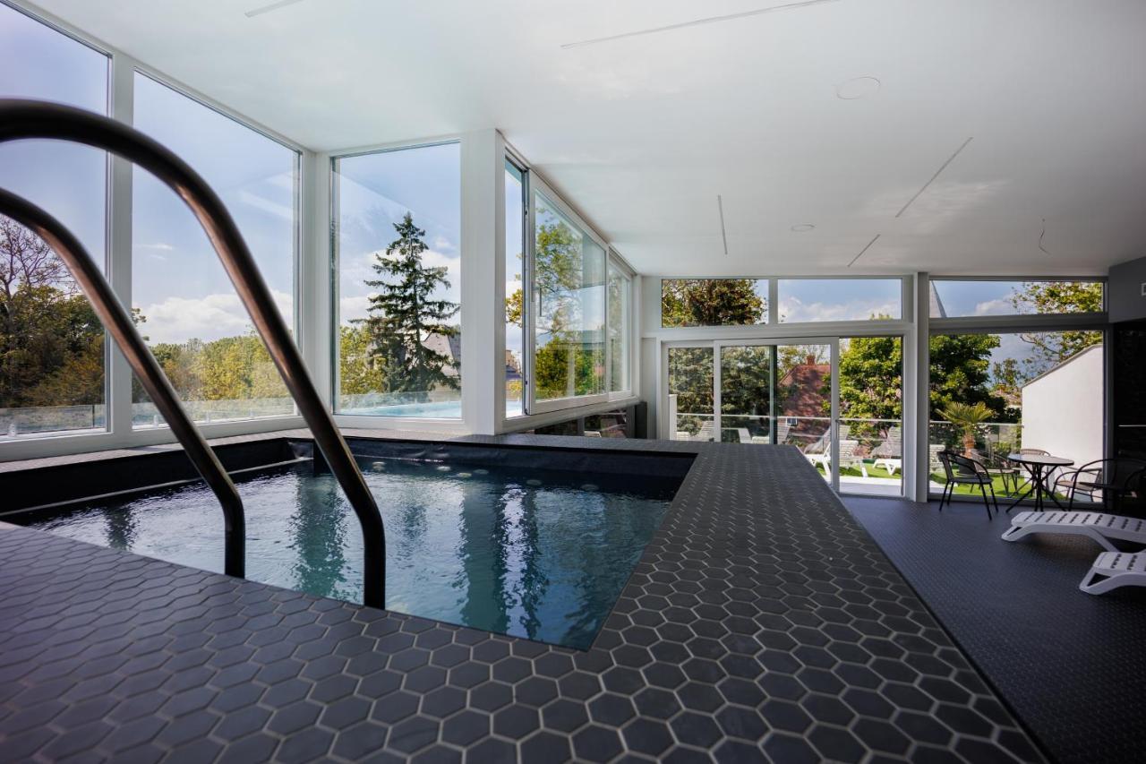 Villa Bauhaus Wellness Apartments 207 - Petiteplage Siófok Zewnętrze zdjęcie