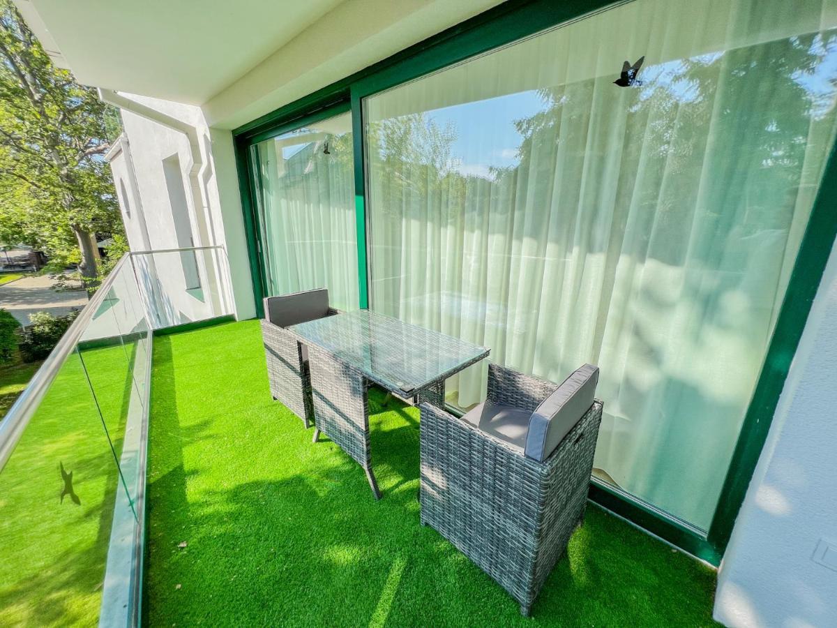 Villa Bauhaus Wellness Apartments 207 - Petiteplage Siófok Zewnętrze zdjęcie