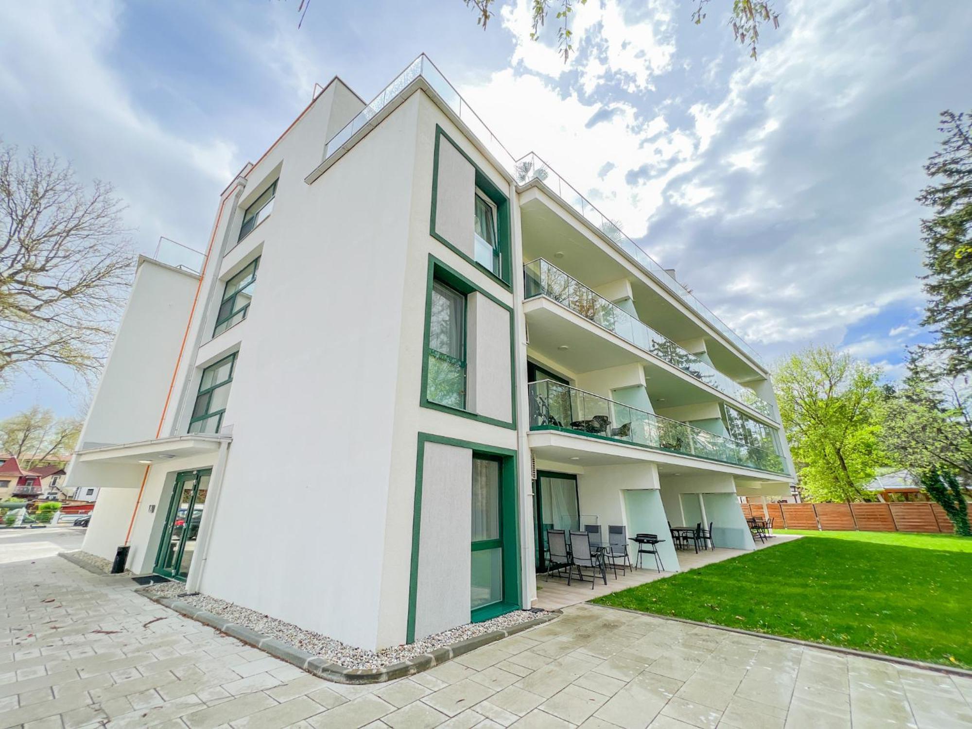 Villa Bauhaus Wellness Apartments 207 - Petiteplage Siófok Zewnętrze zdjęcie